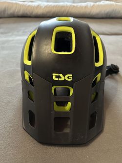 Trailová helma TSG