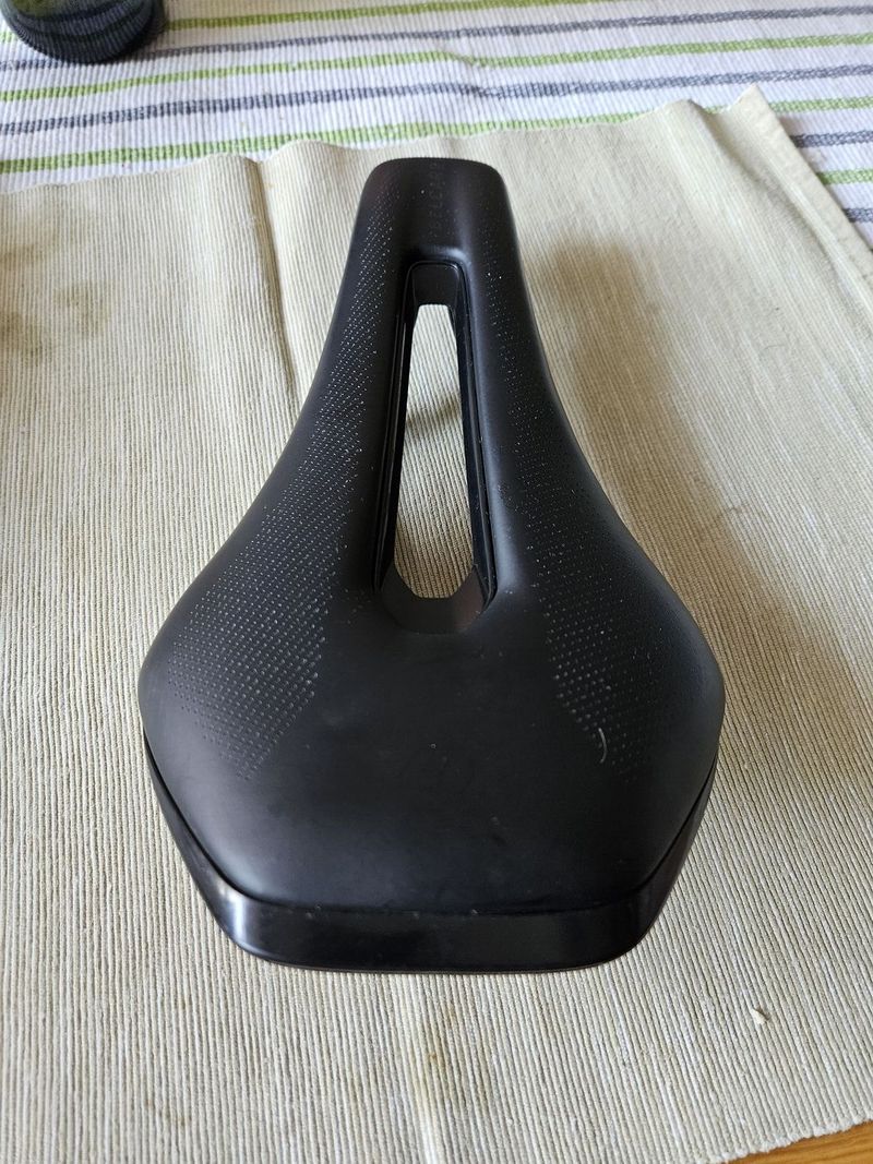 SYNCROS SADDLE BELCARRA V 2.0, CUT OUT