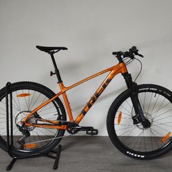 TREK X-Caliber 9, Factory Orange