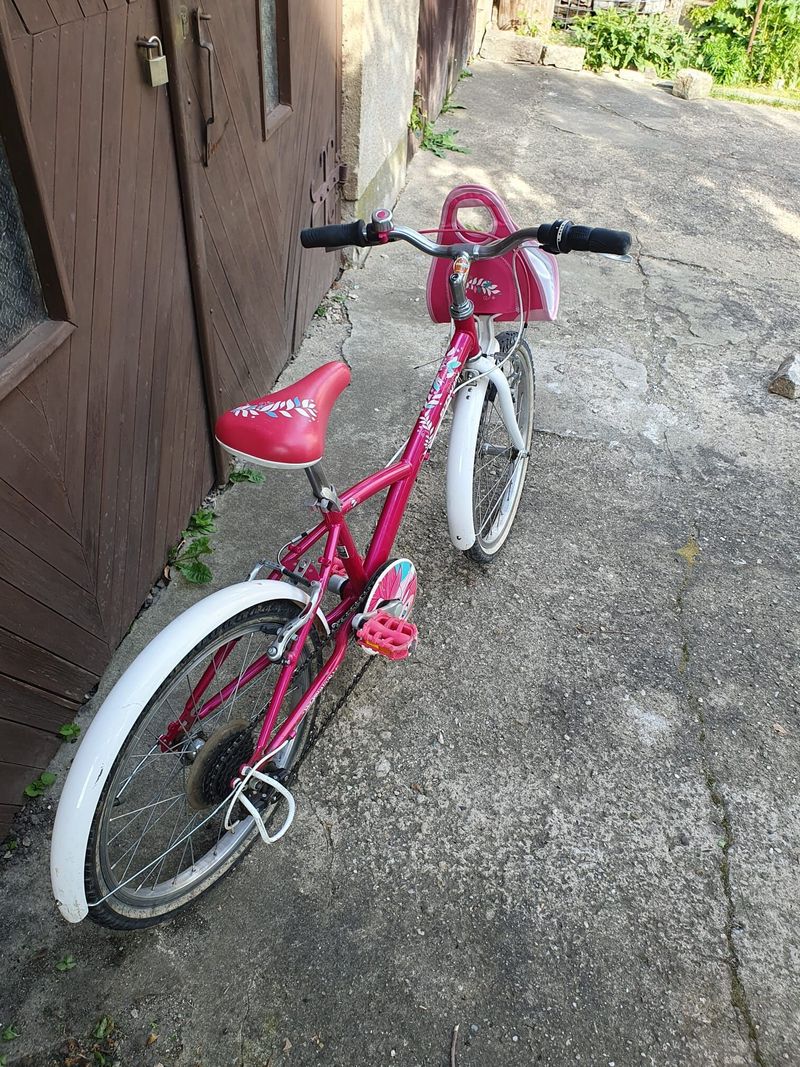 Dívčí kolo Decathlon růžové s kabelkou, velikost 18, 100 až 120cm, 5 až 7 let