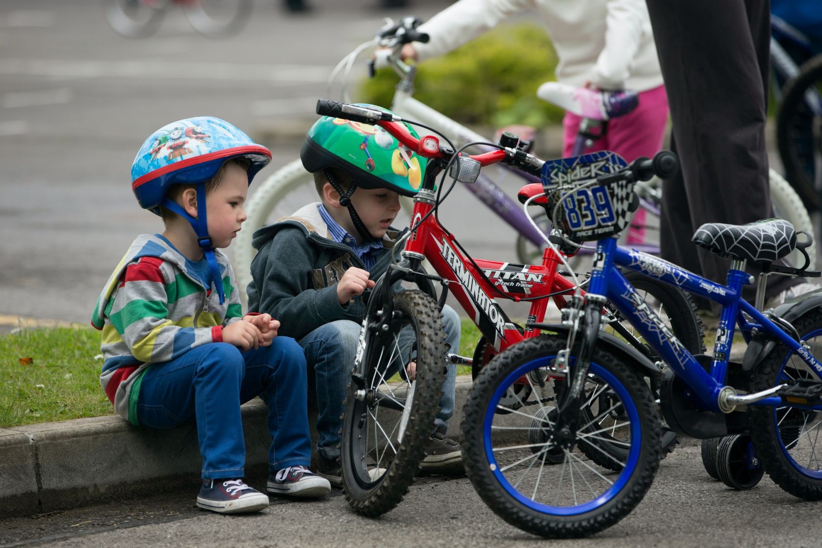 Dětská helma a doplňky na kolo
