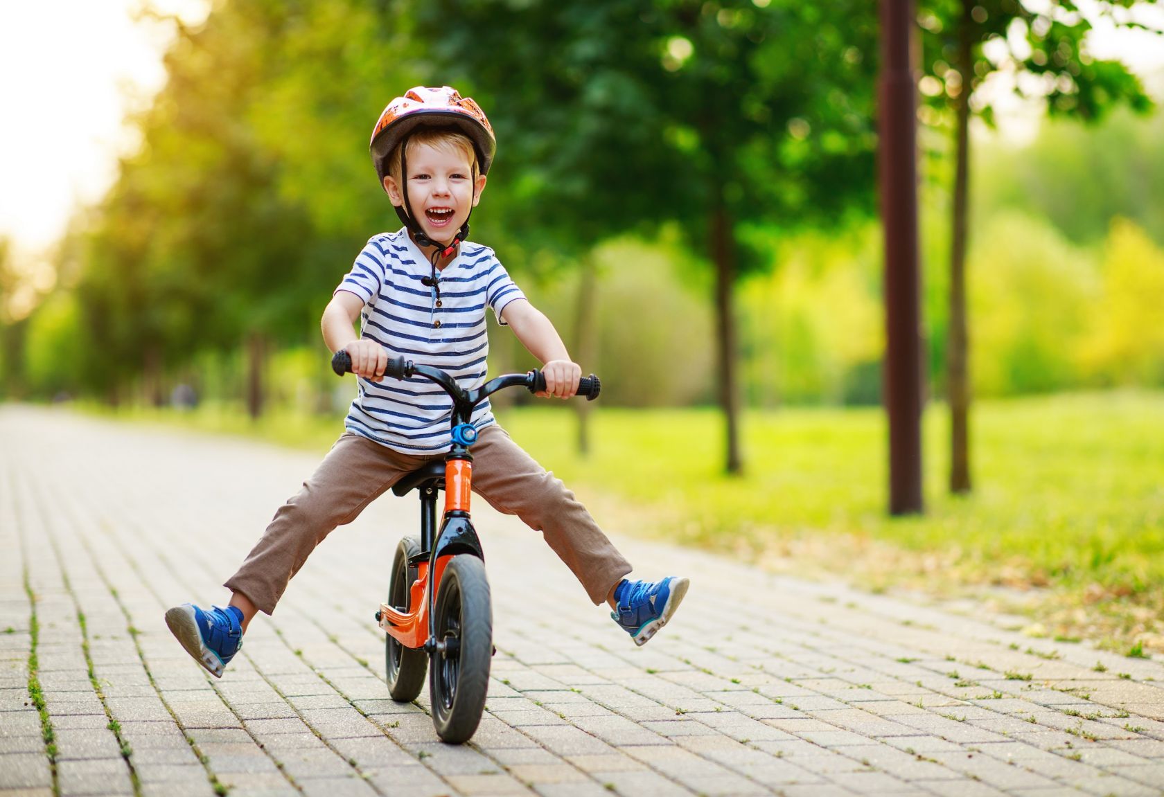 Dětské odrážedlo, ideální pro učení základních návyků jízdy na kole