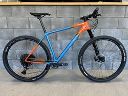 F-Si Carbon 4, velikost L