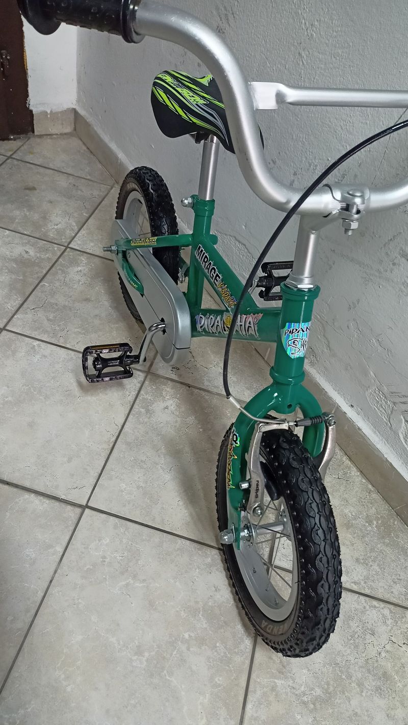 Starší renovované jízdní kolo dětské 12" Piranha