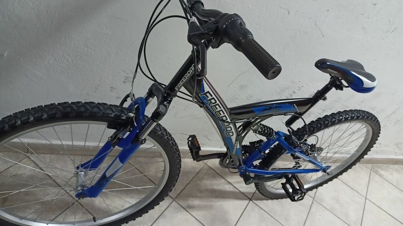 Starší renovované jízdní kolo horské - MTB pánské 26" Freeroad - full