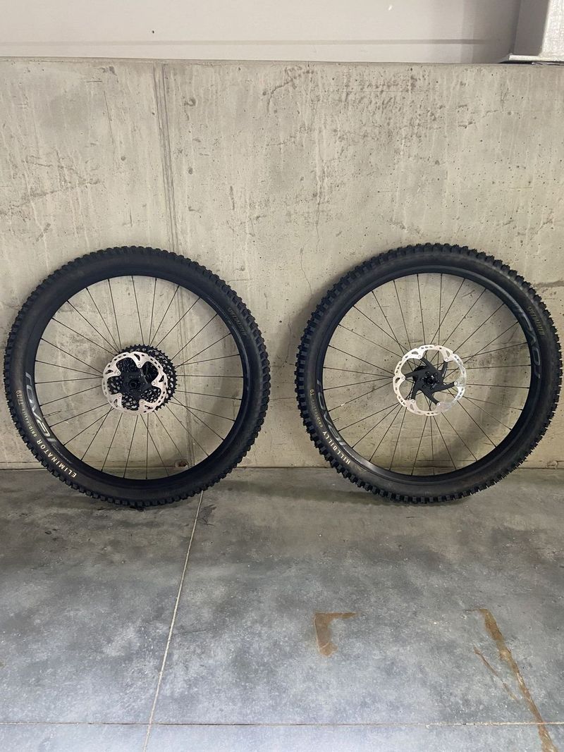 Zapletená kola ROVAL TRAVERSE 29 6B XD + kotouče + pláště