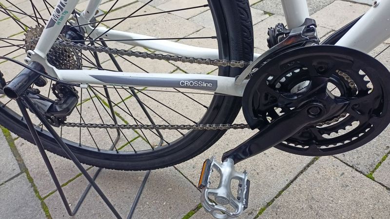 Starší renovované jízdní kolo krosové - trekingové dámské 28" Esperia