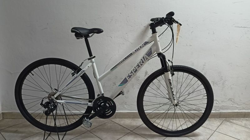 Starší renovované jízdní kolo krosové - trekingové dámské 28" Esperia