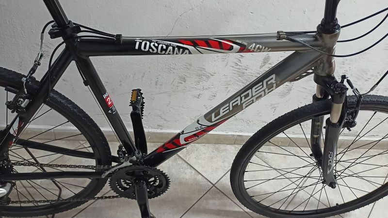 Starší renovované jízdní kolo krosové - trekingové pánské 28" LeaderFox
