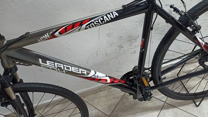 Starší renovované jízdní kolo krosové - trekingové pánské 28" LeaderFox