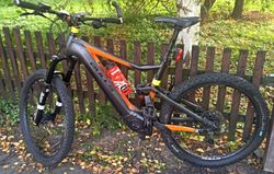 ELEKTROKOLO BULLS EVO,MOTOR BOSCH,BATERIE 625WH,KOLA 27,5 PALCE,NAJETO 1950KM,VEL.48CM,ROK 2021