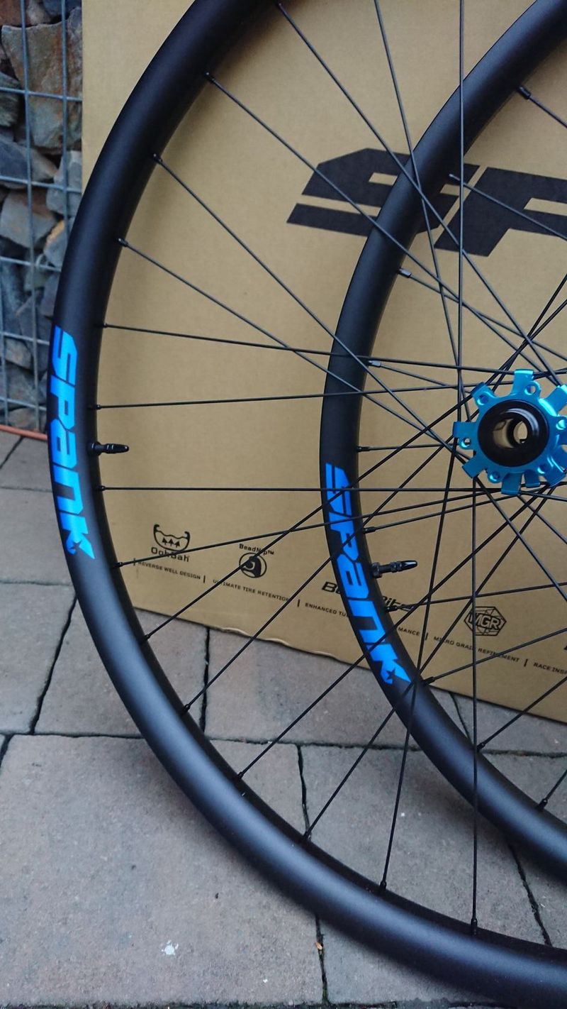 Výplety SPANK OOZY TRAIL 395+ 29" blue