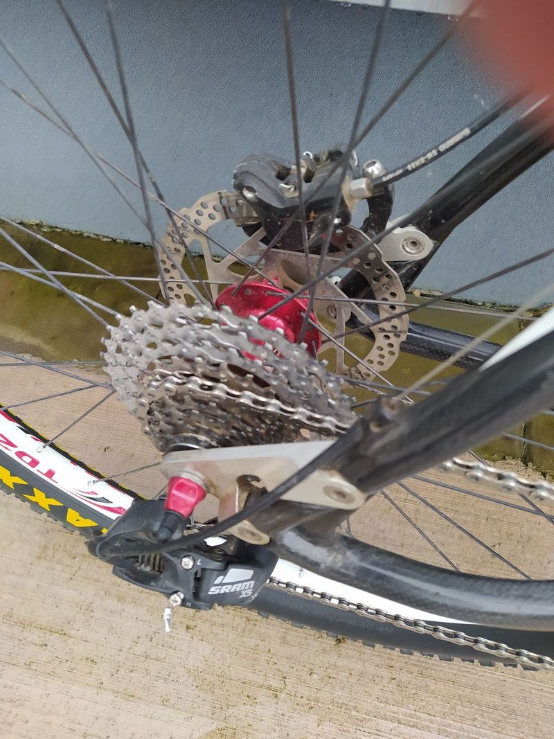 Mongoose Meteore Elite Carbon 26 velikost L