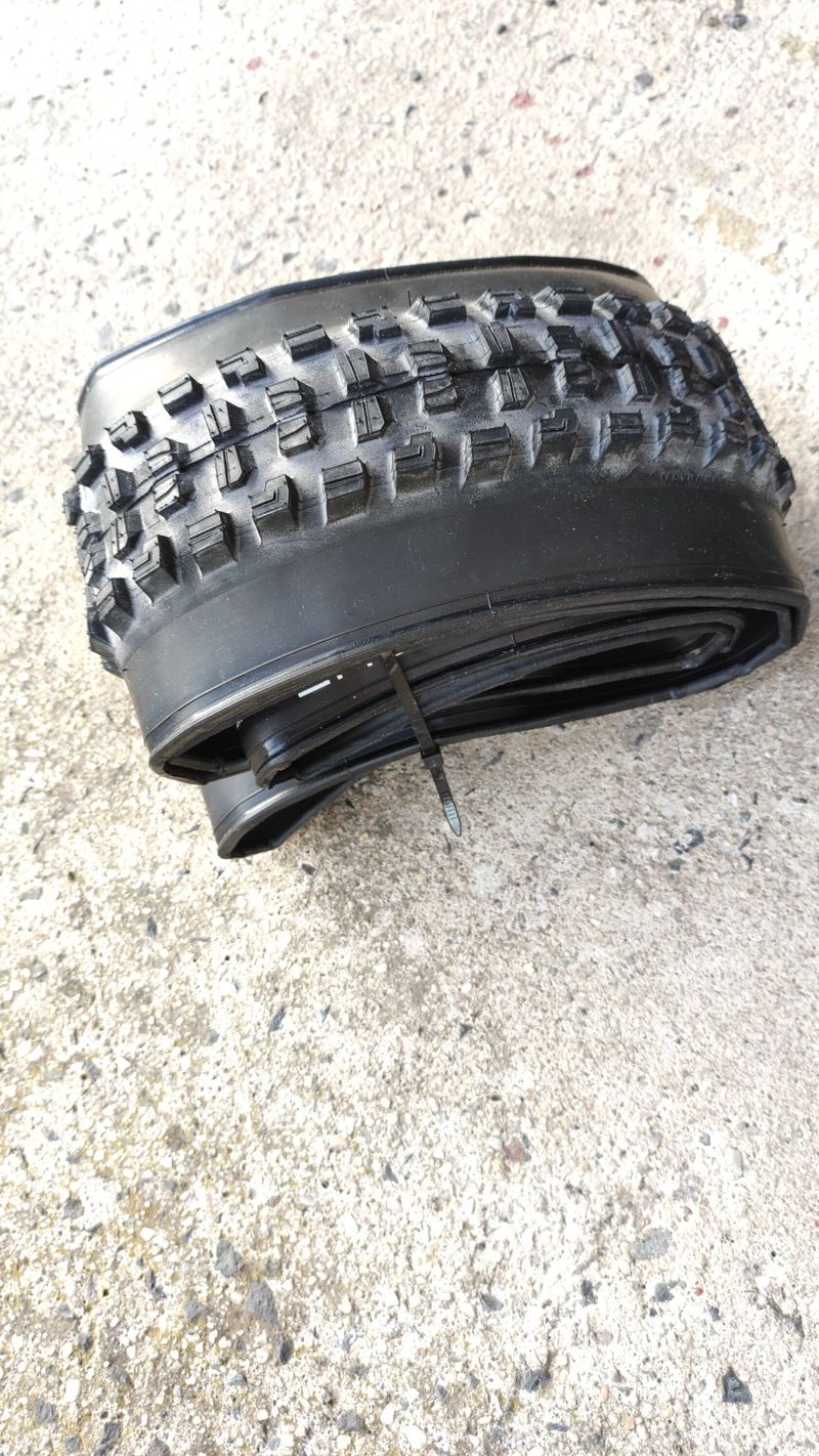 Plášť Bontrager SE5 team issue 29x2.5