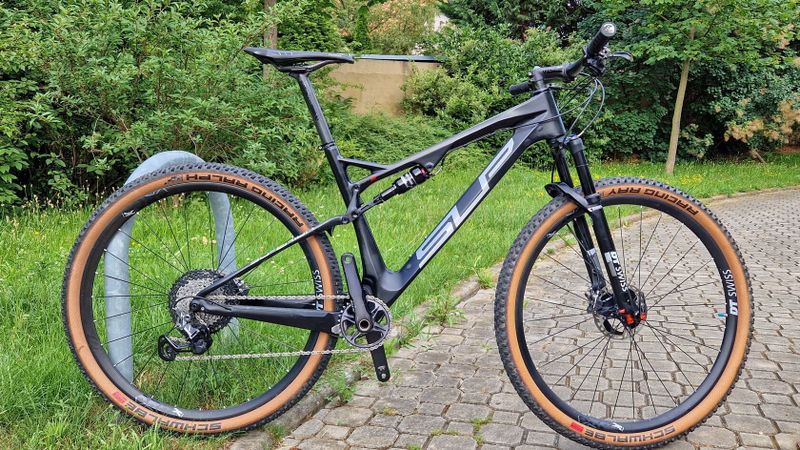 Superior TEAM XF 29 ISSUE R, vel. L (19“), XTR, karbonová kola DT Swiss XRC 1200 Spline