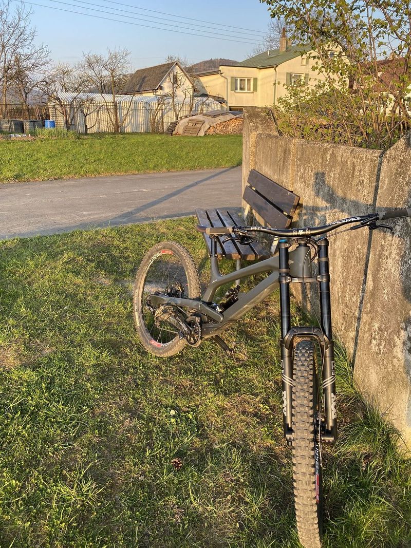 Yt-industries tues karbon downhill