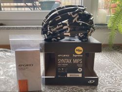 Cyklistická helma Giro Syntax Mips vel. M - SUPREME