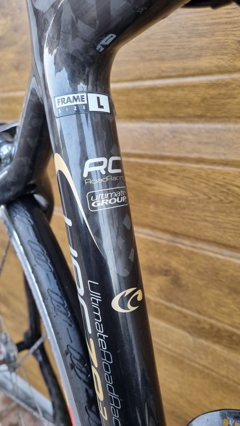 Kellys URC 7.93 carbon, vel. L