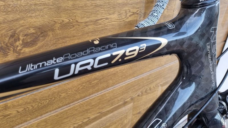 Kellys URC 7.93 carbon, vel. L