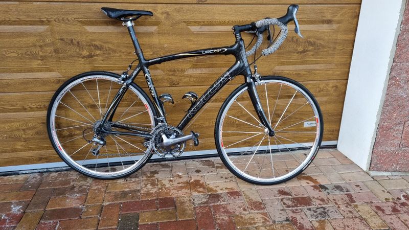 Kellys URC 7.93 carbon, vel. L