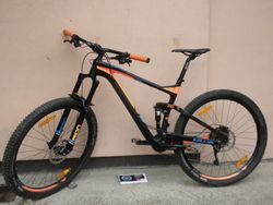 MÁLO JETÝ KELLYS SLANGER 10 CARBON 29"