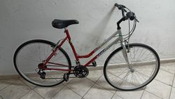 Starší renovované jízdní kolo krosové - trekingové dámské 28" Kenzel