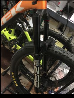 Rockshox ZEB Ultimate 29 170mm RC2 Charger 2.1