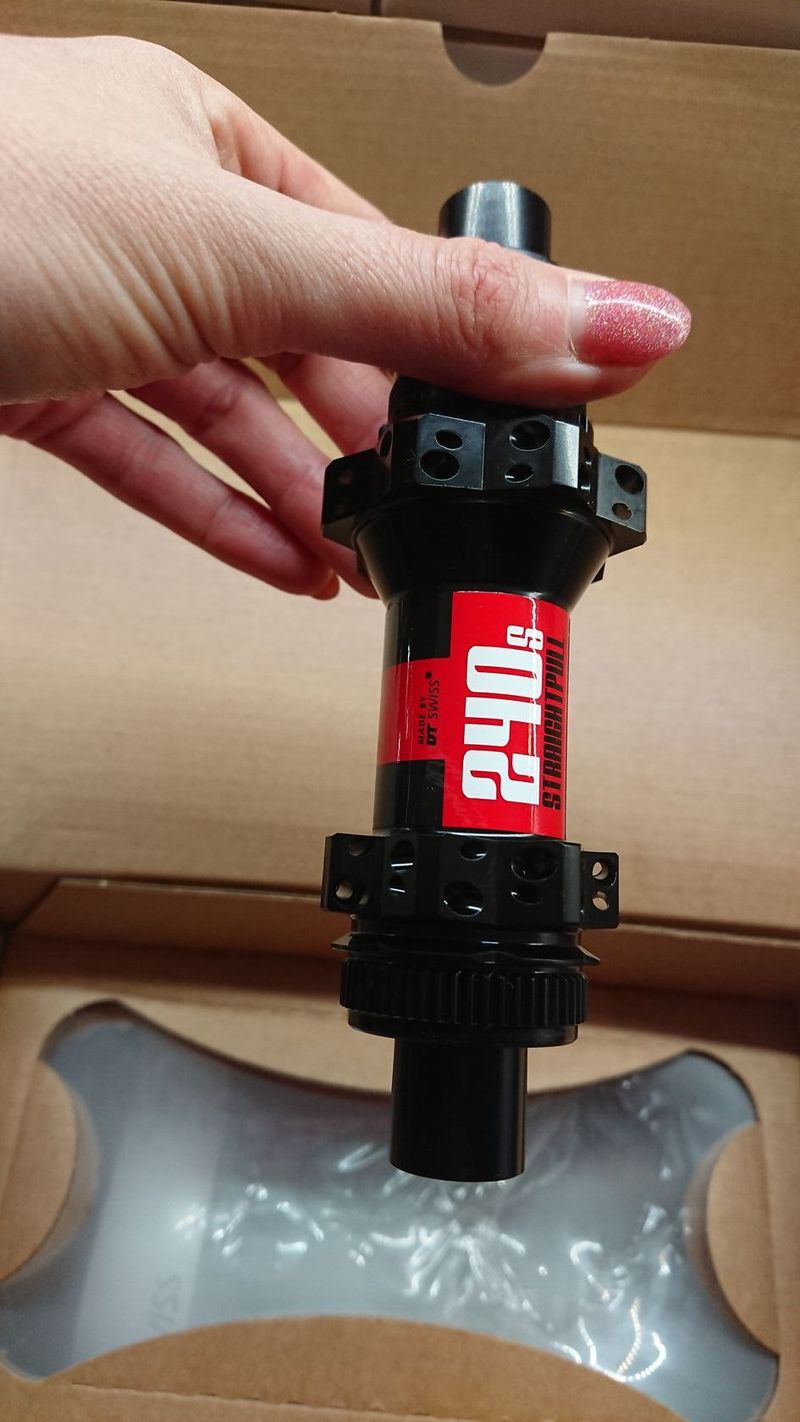 náboj DT SWISS 240 Straightpull zadní Boost
