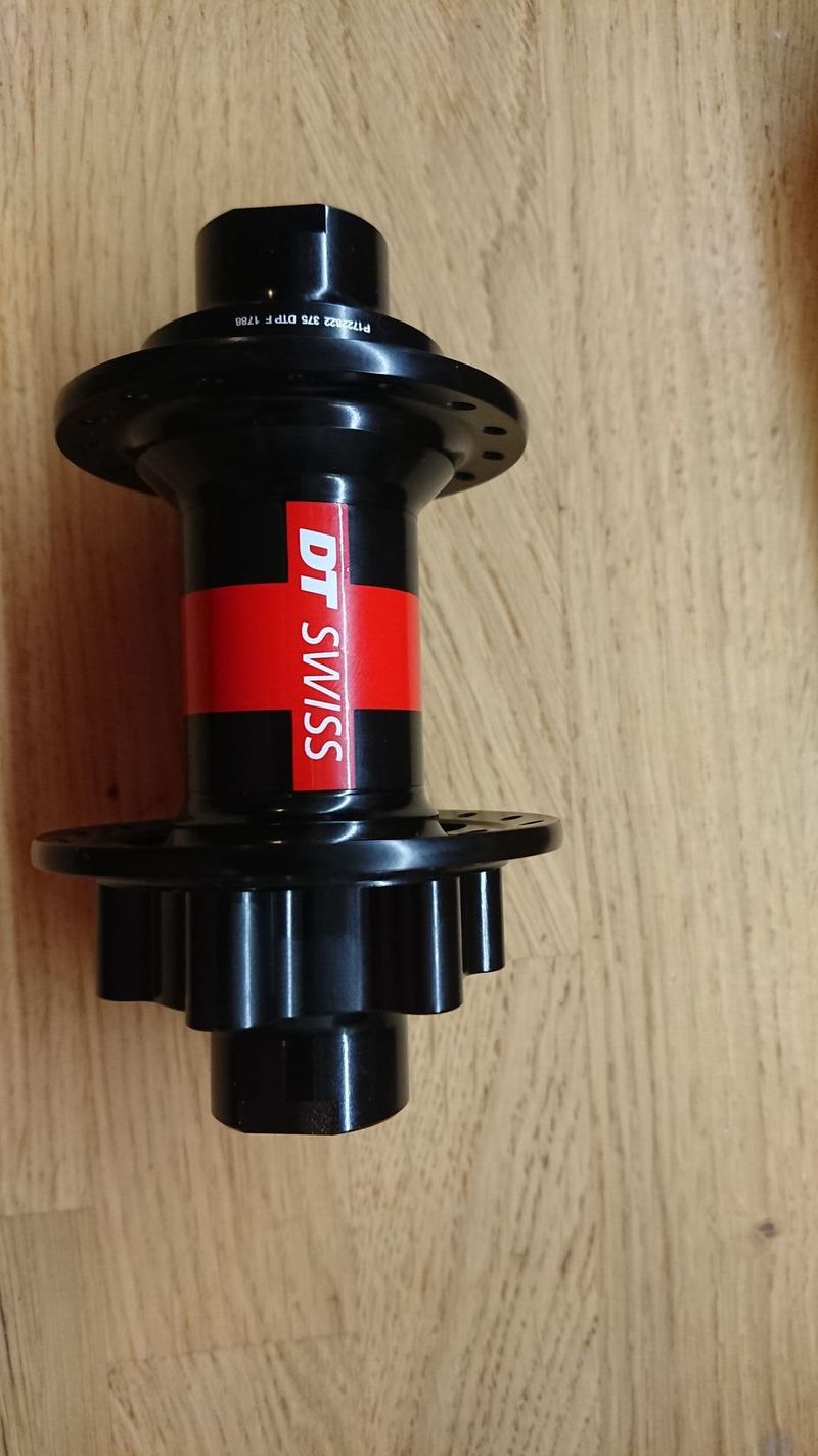 Přední náboj DT Swiss 240 s
