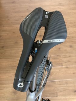 Sedlo PROLOGO Dimension T4.0 Hard Black 143 mm