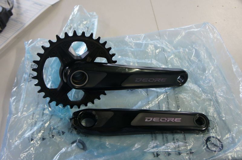 Shimano Deore FC-M6100 175 mm 32z černé