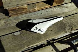 sedlo Fizik Arione Kium