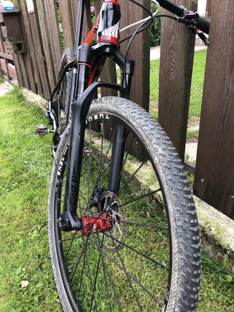 Carbon Ram, vidlice SID brain, sada XT 12 speed, váha 10,2 kg