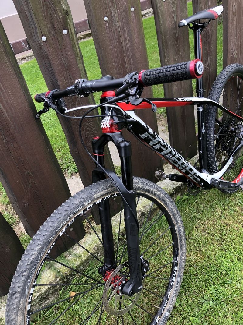 Carbon Ram, vidlice SID brain, sada XT 12 speed, váha 10,2 kg