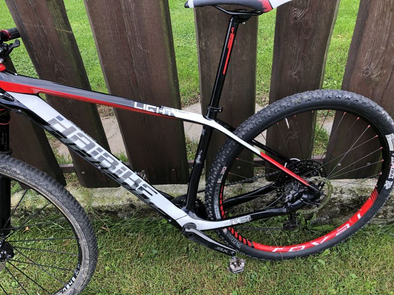 Carbon Ram, vidlice SID brain, sada XT 12 speed, váha 10,2 kg