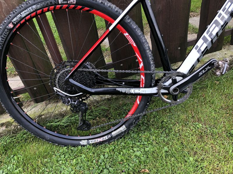 Carbon Ram, vidlice SID brain, sada XT 12 speed, váha 10,2 kg