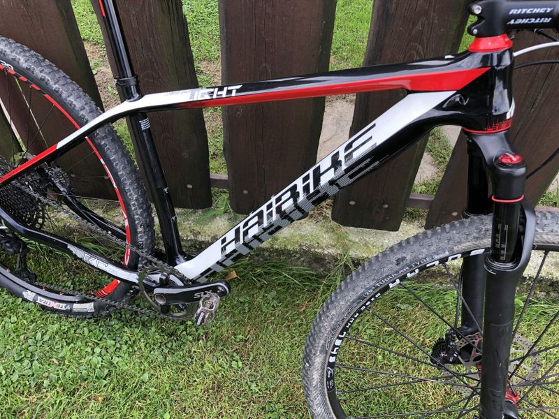 Carbon Ram, vidlice SID brain, sada XT 12 speed, váha 10,2 kg