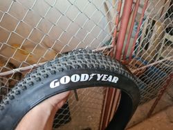 Prodám 2x MTB XC pneu GOODYEAR PEAK 29x2.4
