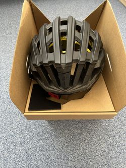Cyklistická helma Specialized Propero 3 Mips - black