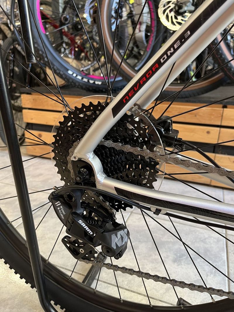 Horské kolo Fuji NEVADA 2022 17” a 19” najeto 40km