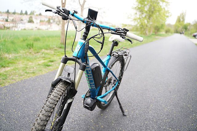 Silné horské elektro kolo 27,5" na rámu Apache 19" 750W