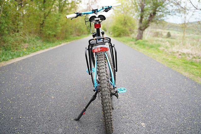 Silné horské elektro kolo 27,5" na rámu Apache 19" 750W