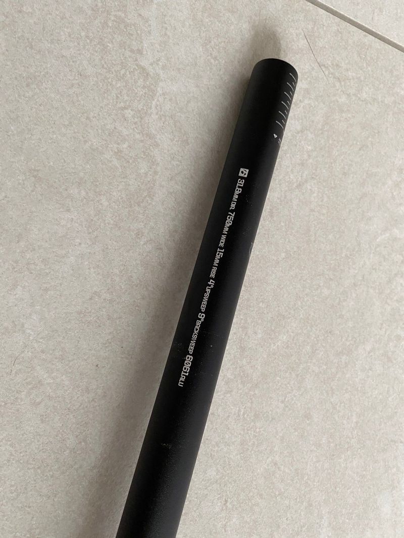 Řídítka Bontrager alloy 31,8 mm, 15 mm, 750 mm