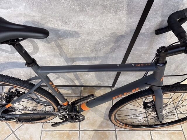 Gravel Fuji Jari 2.5 vel. 57 cm