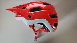 Prodám helmu GIRO Source MIPS 2021 L Červená