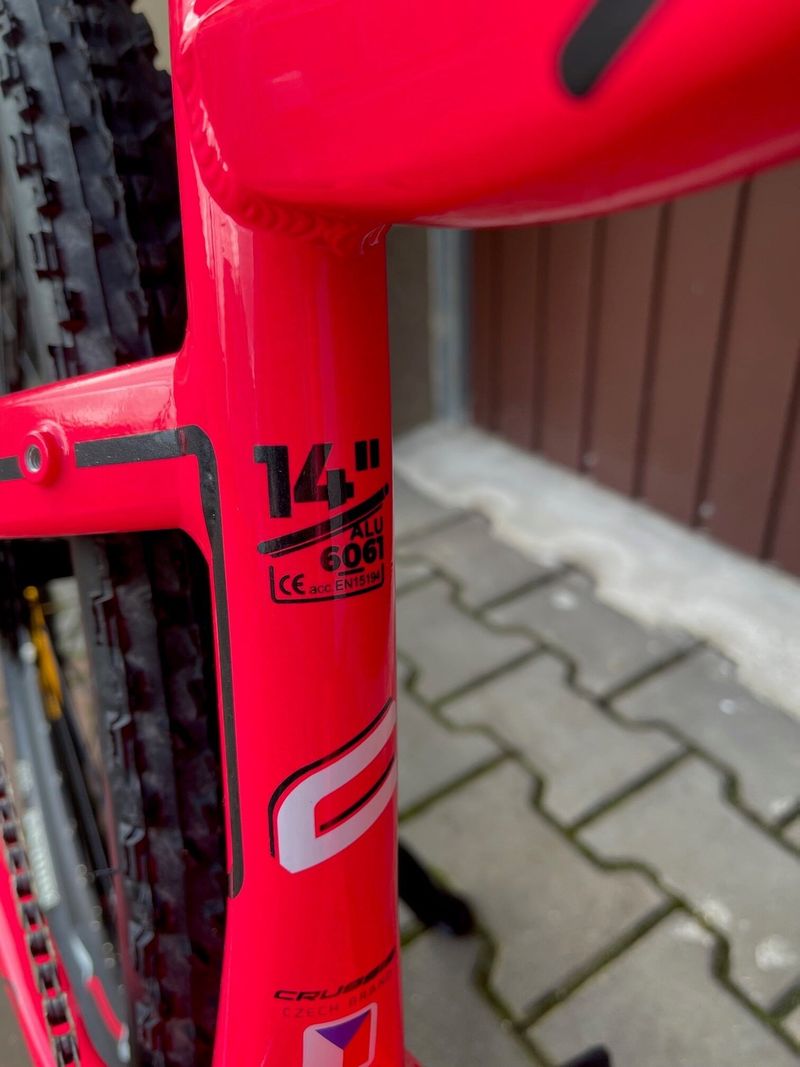 Prodám dívčí kolo Crussis, velikost 14", najeto 100km