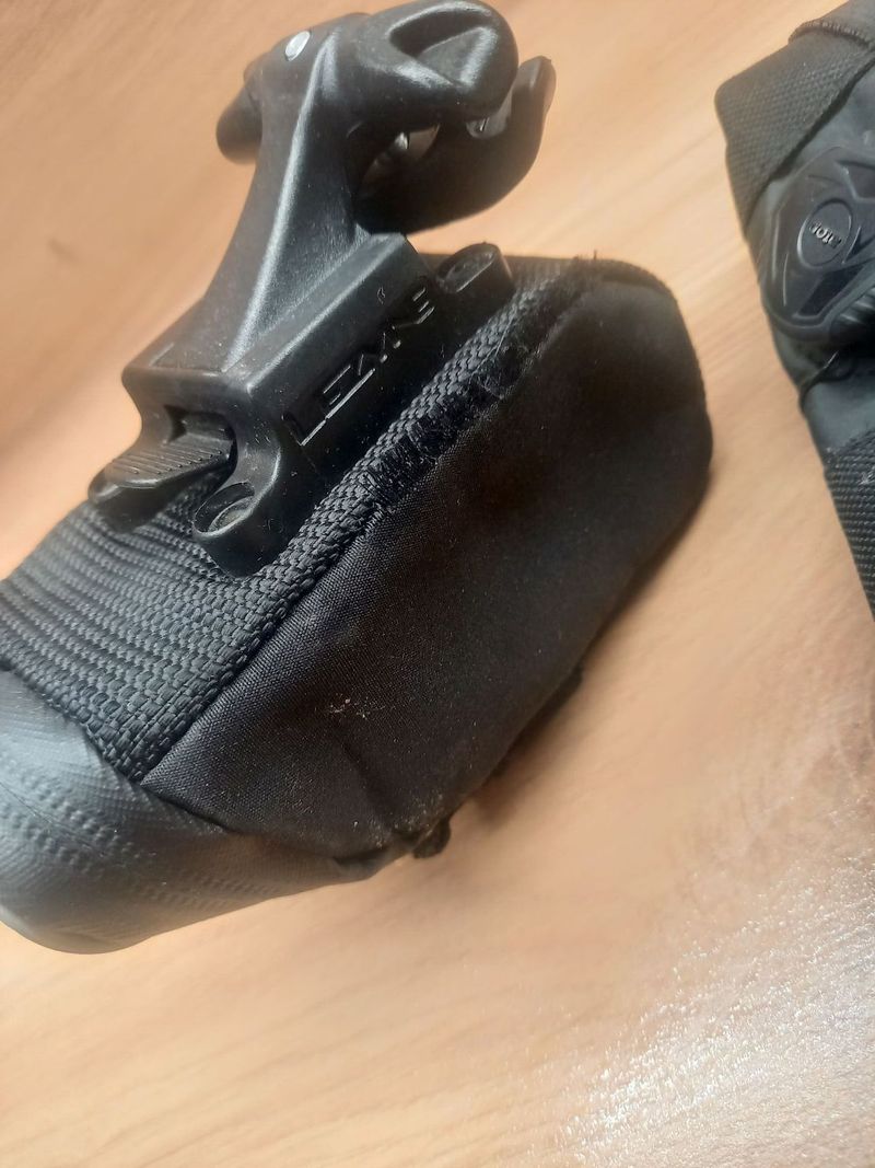 Dvě taštičky pod sedlo Lezyne a JRC