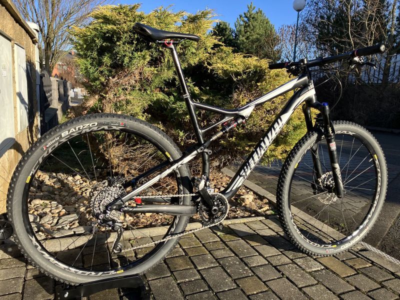 Specialized Epic Comp 29 s technologii Brain