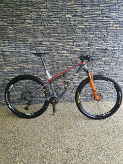 Canyon Lux CF SLX 9.0 Team + wattmetr