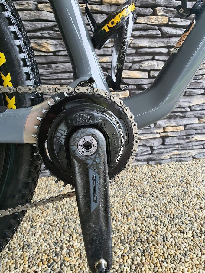 Canyon Lux CF SLX 9.0 Team + wattmetr